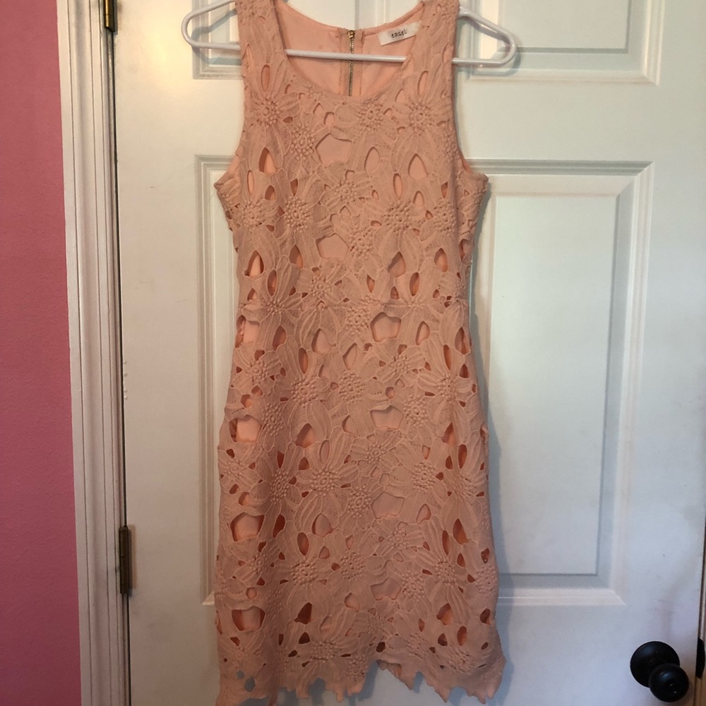 •Light pink dress•